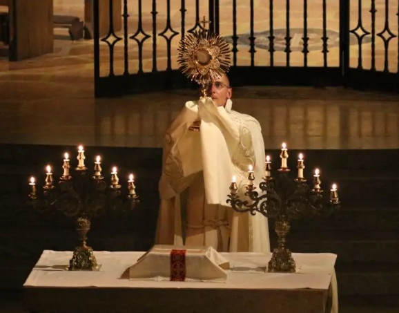 adoration catholic